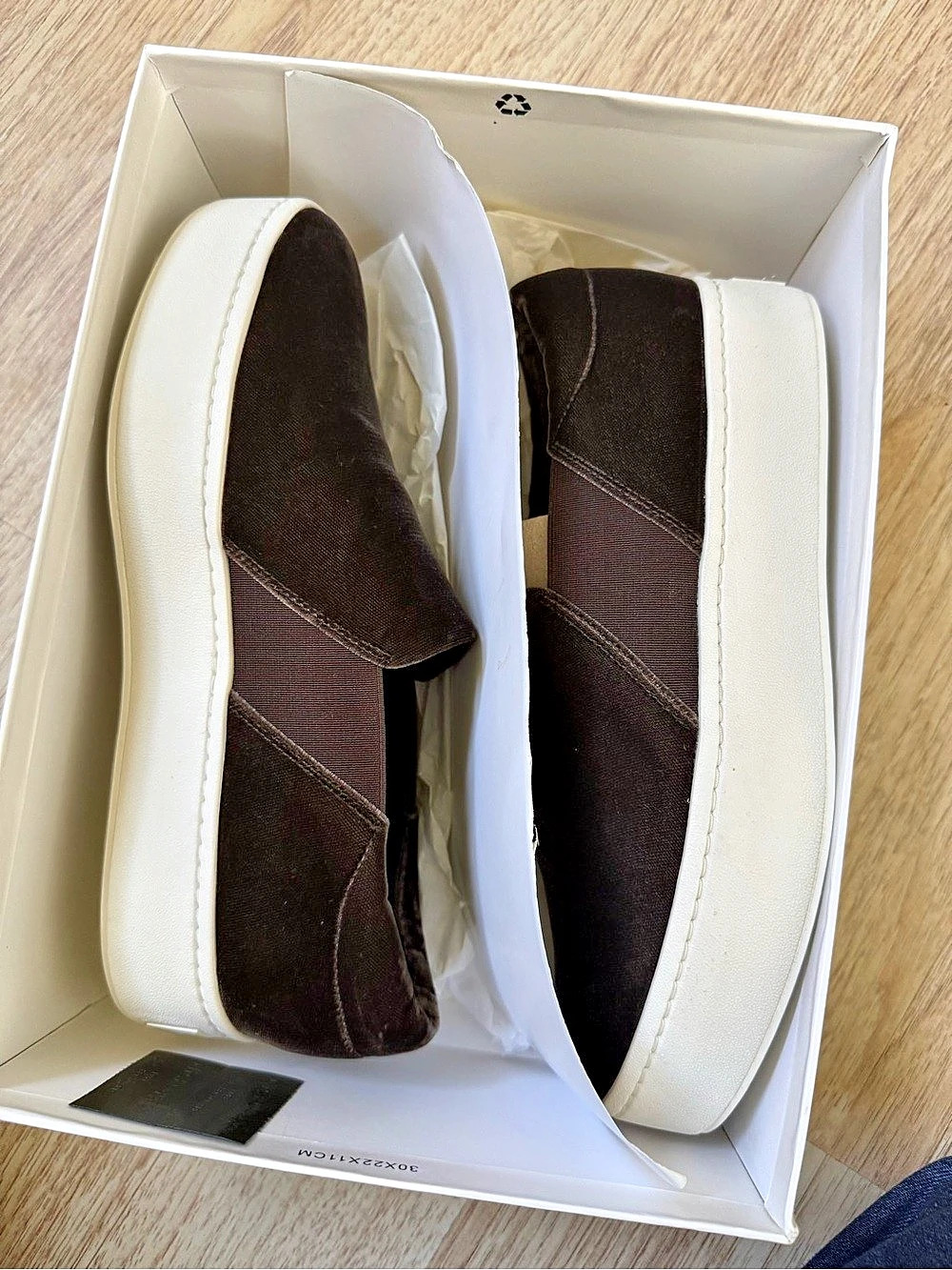 Vince Warren Grey FB Slip-On Sneakers Brown White US 8.5 brand New